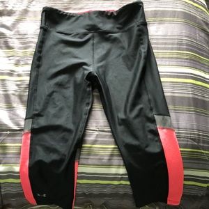Under Armour compression heat gear capris